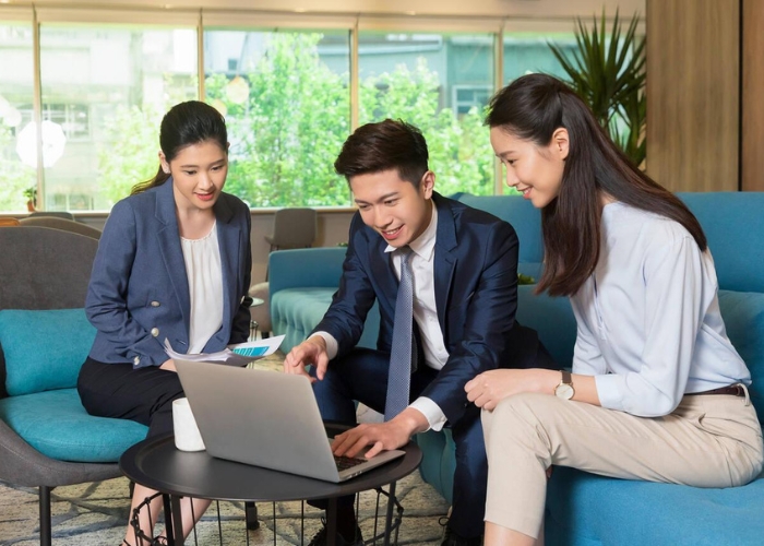 Business owner collaborating with a BPO provider for marketing tasks.