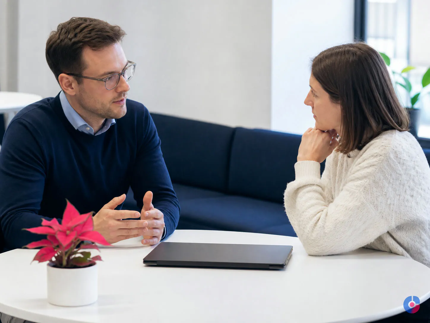 Team lead holding a one to one performance conversation with a remote team member